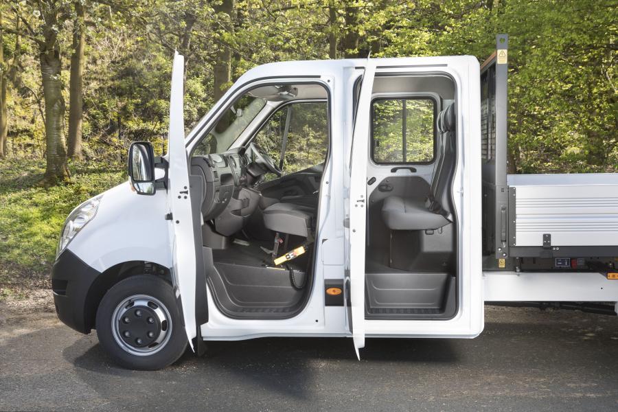 Интерьер Renault Master Double Cab Tipper 2018 года  (UK) (фото 3 из 5)